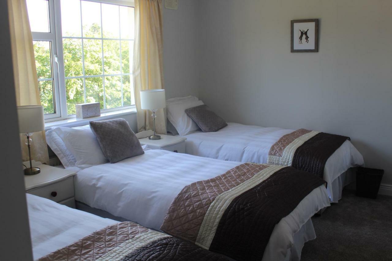 5 Mins Walk To Carrick - Sleeps 12 - Off Road Parking - Modern House Villa Bagian luar foto