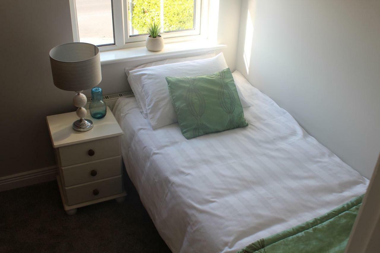 5 Mins Walk To Carrick - Sleeps 12 - Off Road Parking - Modern House Villa Bagian luar foto