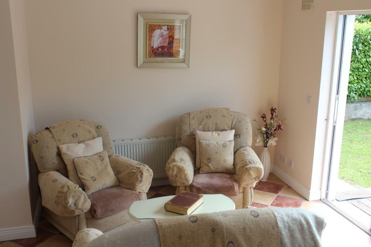 5 Mins Walk To Carrick - Sleeps 12 - Off Road Parking - Modern House Villa Bagian luar foto