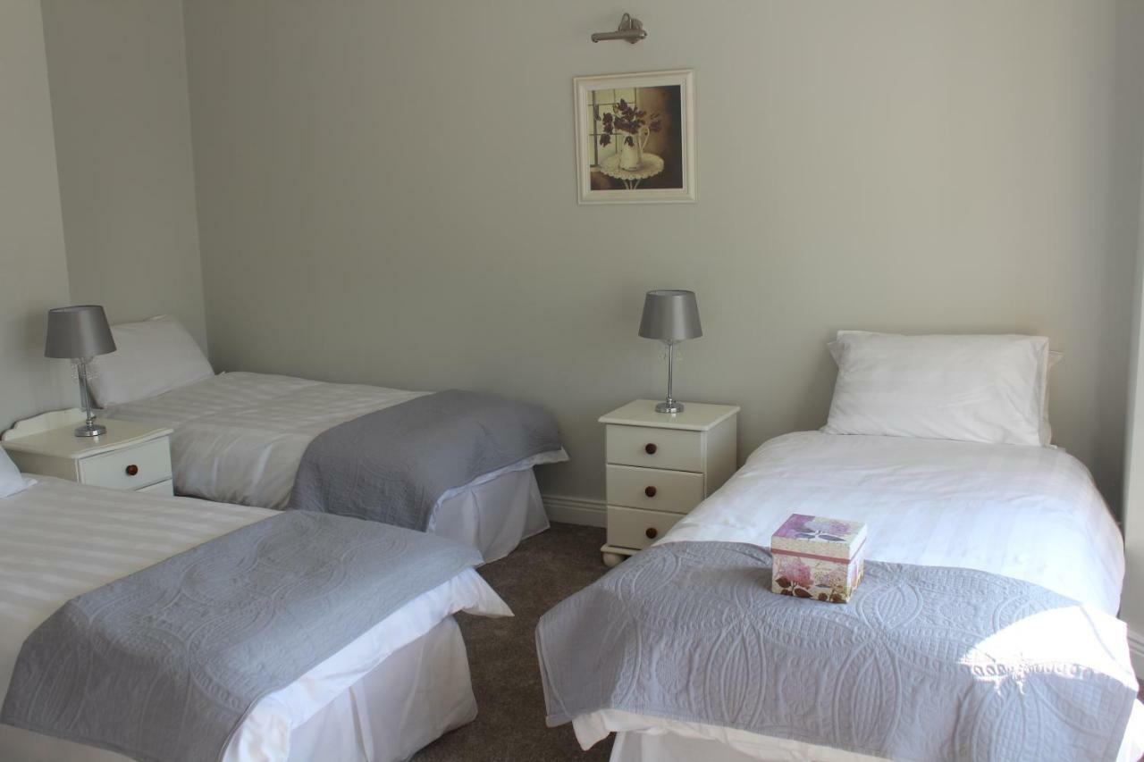 5 Mins Walk To Carrick - Sleeps 12 - Off Road Parking - Modern House Villa Bagian luar foto