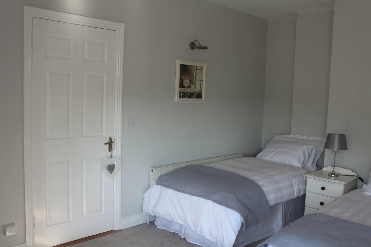5 Mins Walk To Carrick - Sleeps 12 - Off Road Parking - Modern House Villa Bagian luar foto